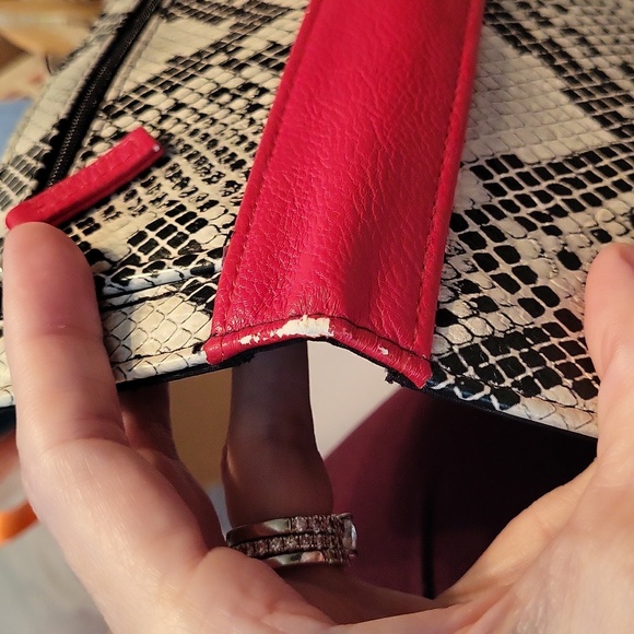 🩷 3/$15 Slim Snake Print Card Wallet, Black & White Print with Red Accents - Picture 5 of 7